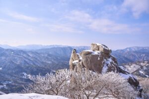 重ね岩